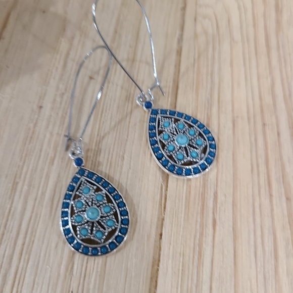 💙💙NEW💙💙BEAUTIFUL!! BOHOMEIAN INK BLUE Dangle Earrings 💙💙 - Picture 3 of 12
